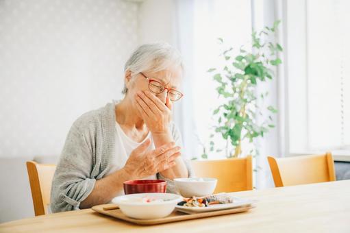 長久手市の歯医者、長久手フラワー歯科の高齢者歯科